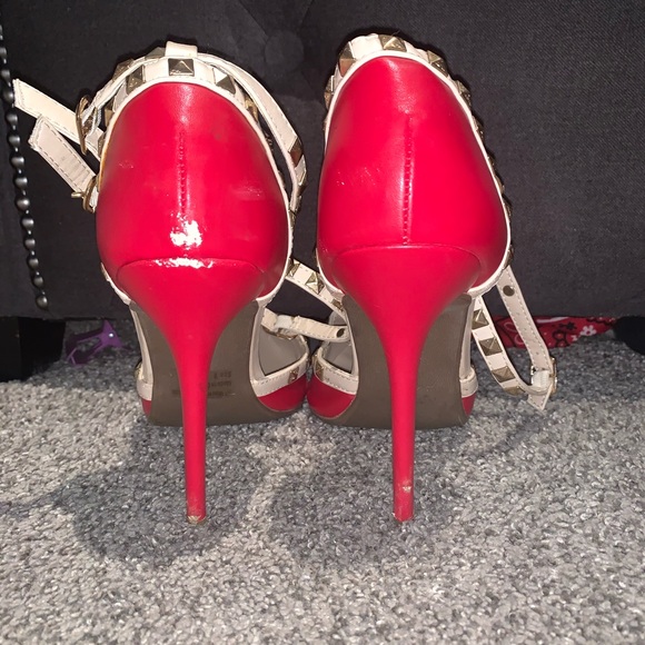COPY - Red rock stud pointy toe heels - Picture 3 of 10